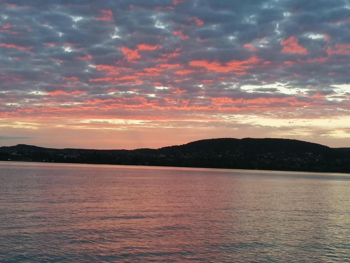 Hotel Astoria Balatonfured Bagian luar foto