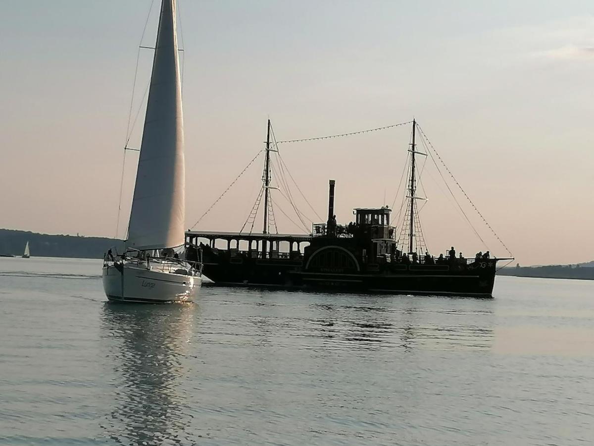 Hotel Astoria Balatonfured Bagian luar foto