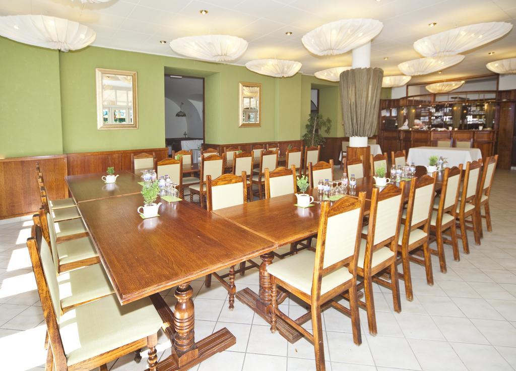 Hotel Astoria Balatonfured Bagian luar foto