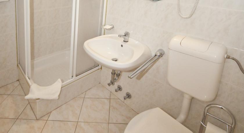 Hotel Astoria Balatonfured Ruang foto