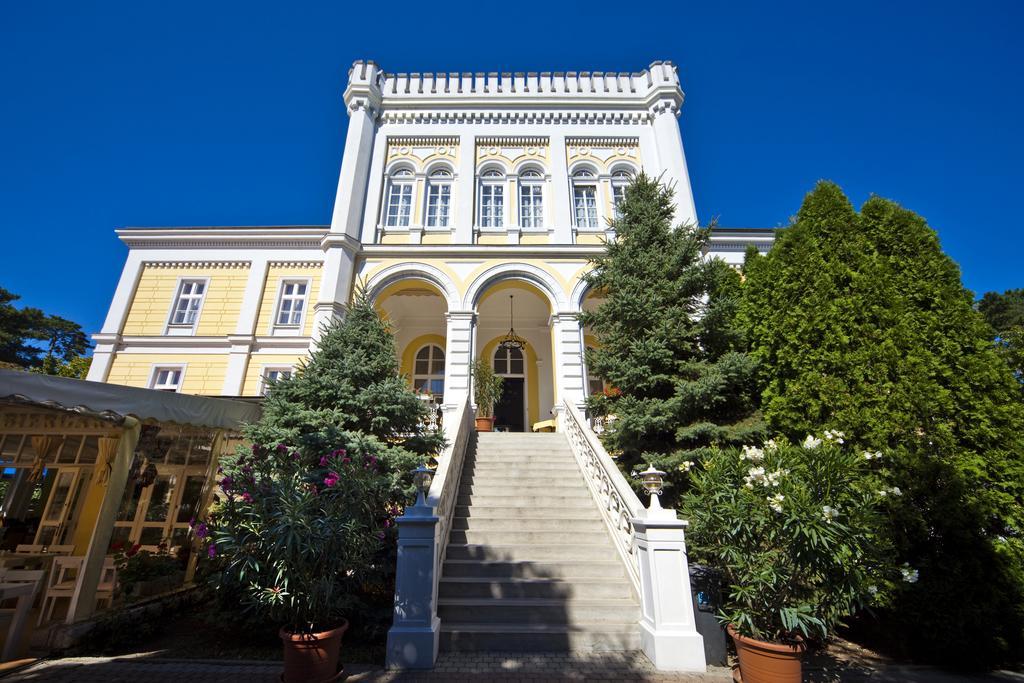 Hotel Astoria Balatonfured Bagian luar foto