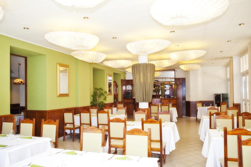 Hotel Astoria Balatonfured Bagian luar foto