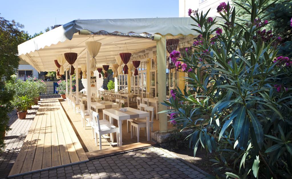 Hotel Astoria Balatonfured Bagian luar foto