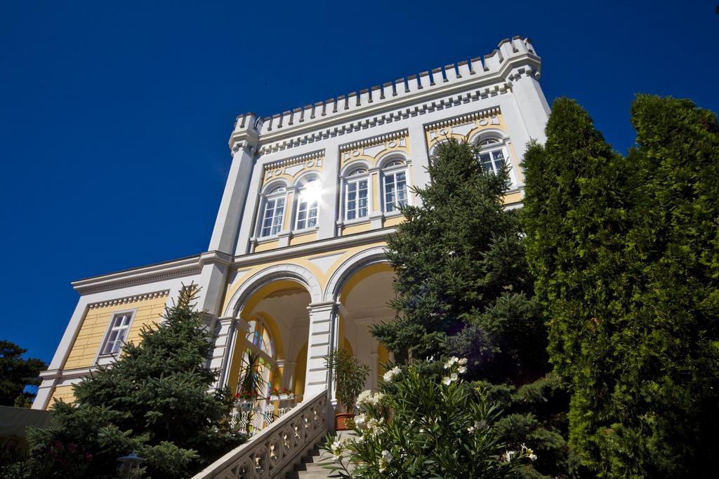 Hotel Astoria Balatonfured Bagian luar foto