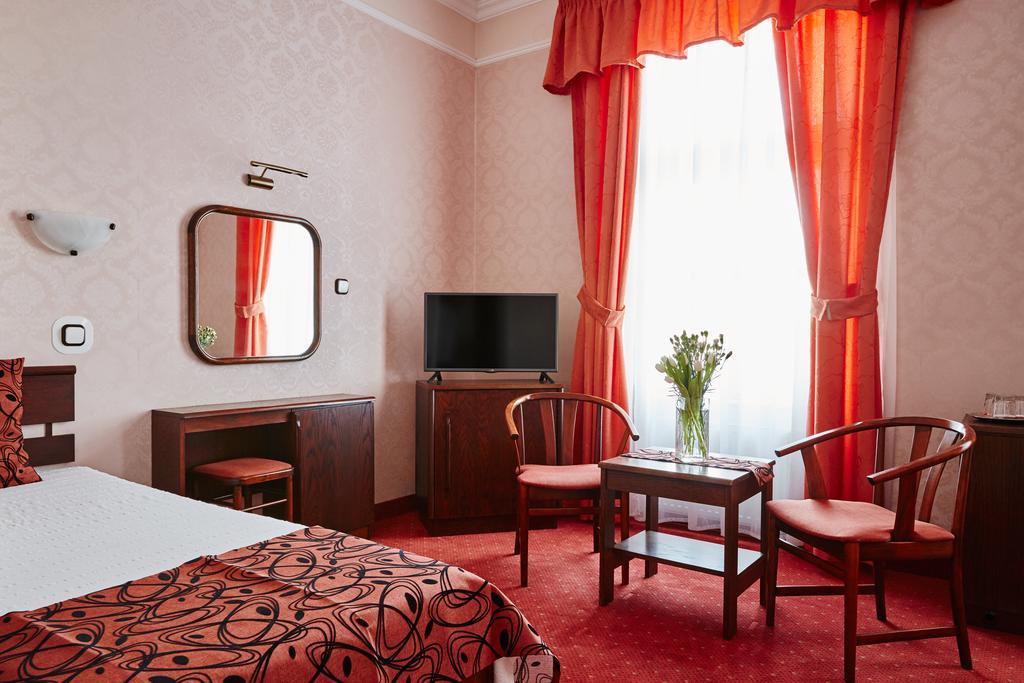 Hotel Astoria Balatonfured Bagian luar foto