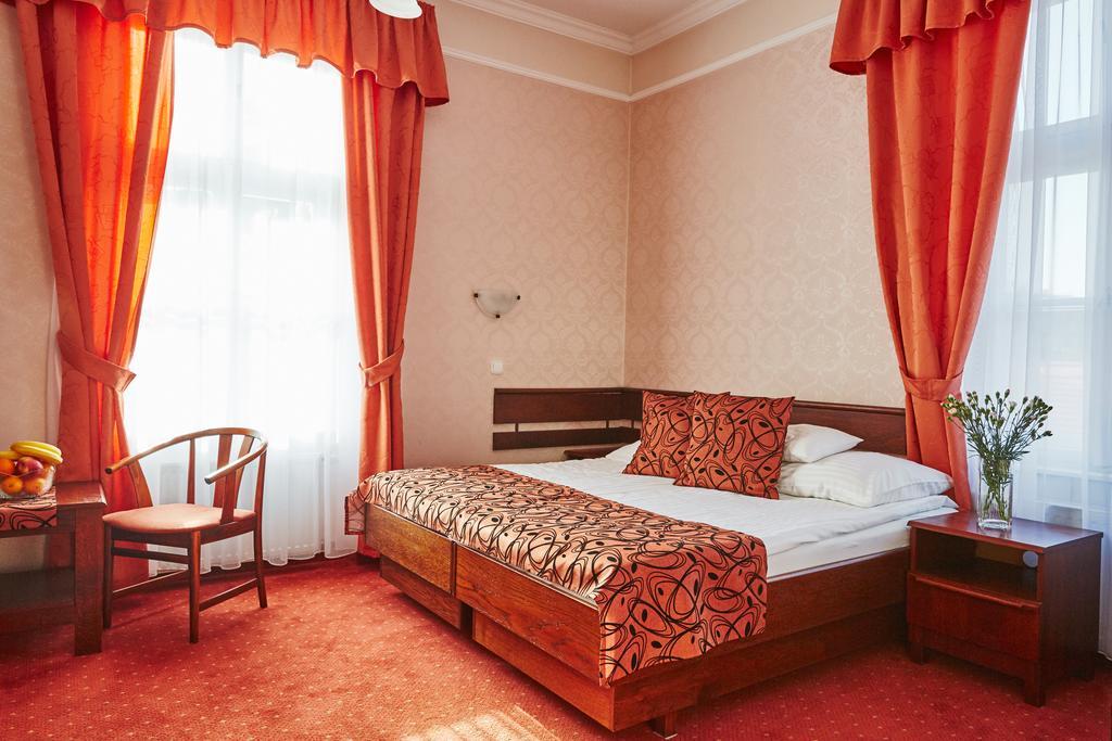 Hotel Astoria Balatonfured Bagian luar foto