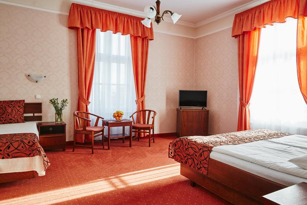 Hotel Astoria Balatonfured Bagian luar foto