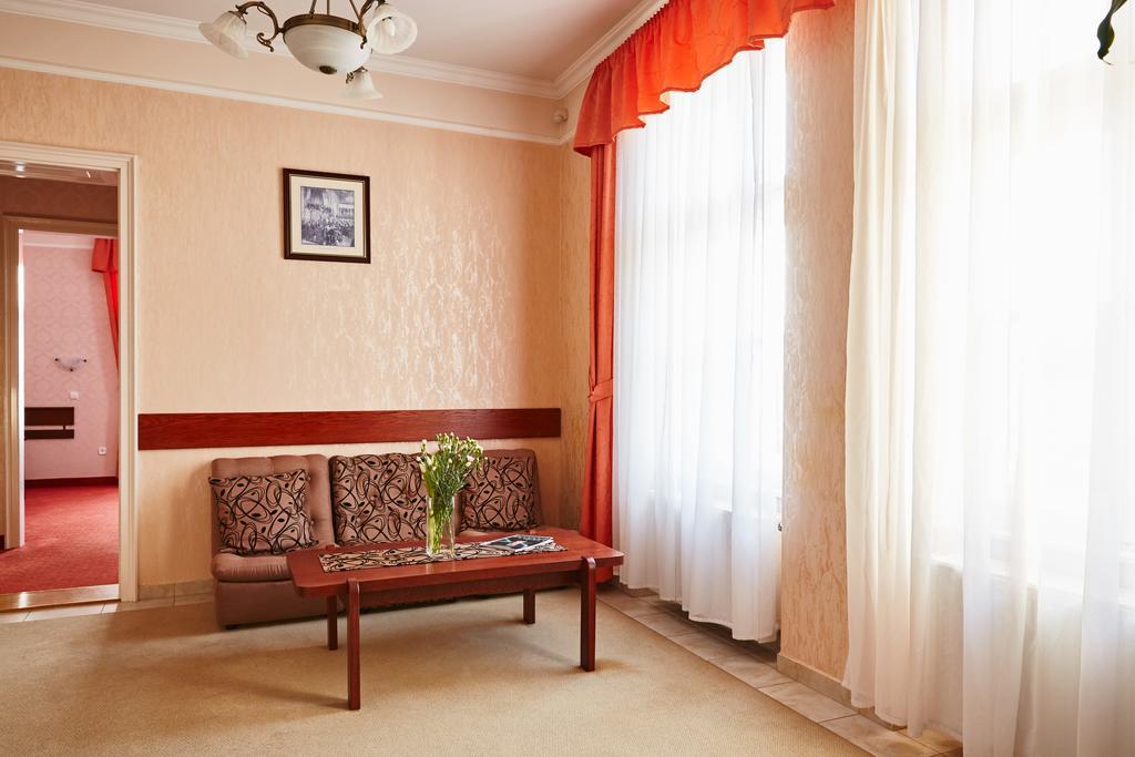 Hotel Astoria Balatonfured Bagian luar foto