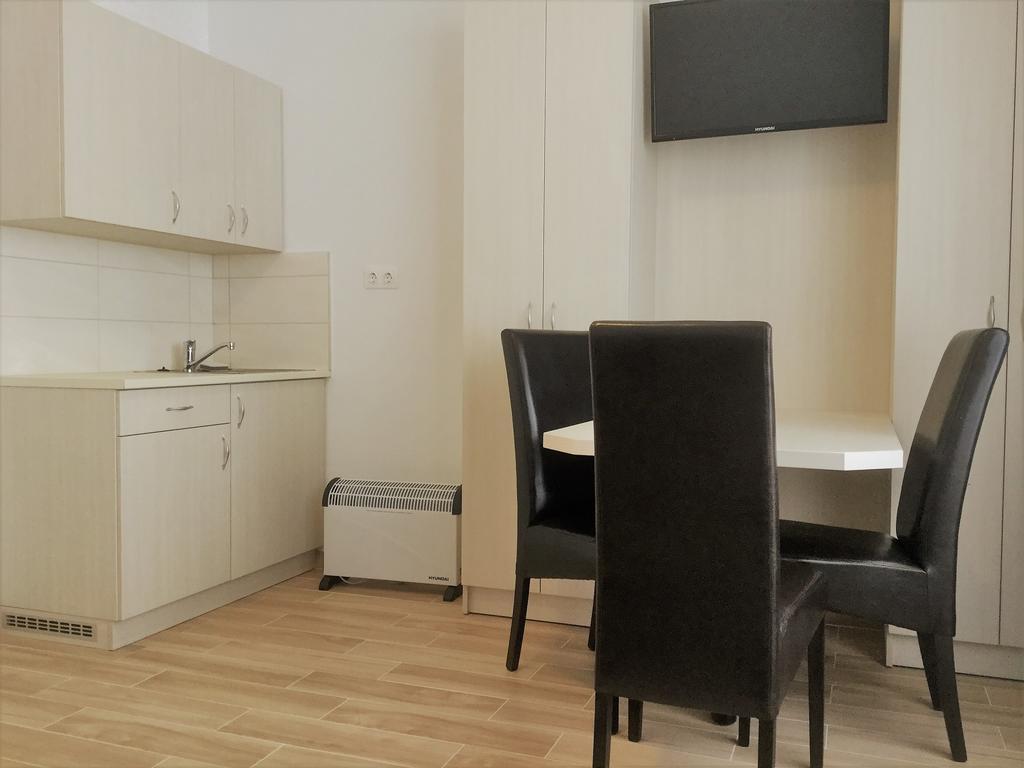 Hotel Astoria Balatonfured Bagian luar foto