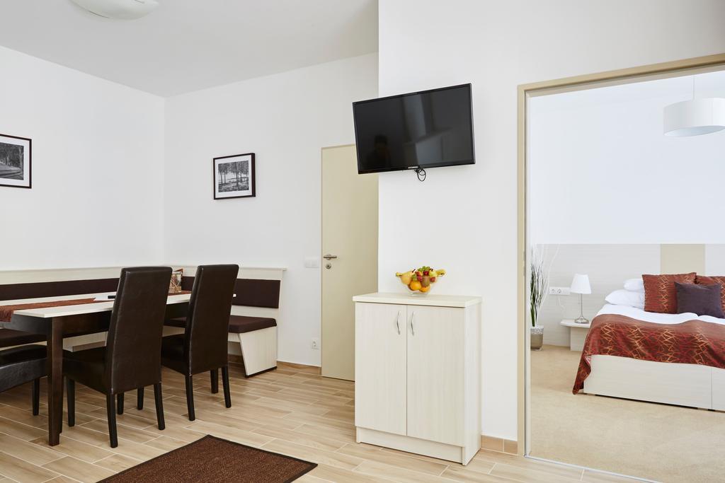 Hotel Astoria Balatonfured Bagian luar foto