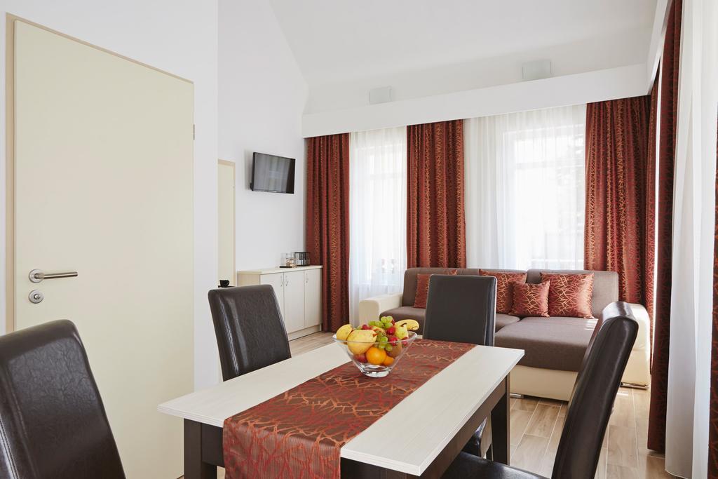Hotel Astoria Balatonfured Bagian luar foto