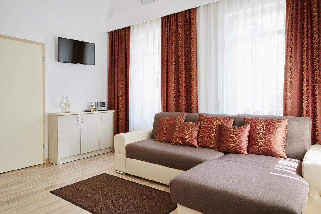 Hotel Astoria Balatonfured Bagian luar foto