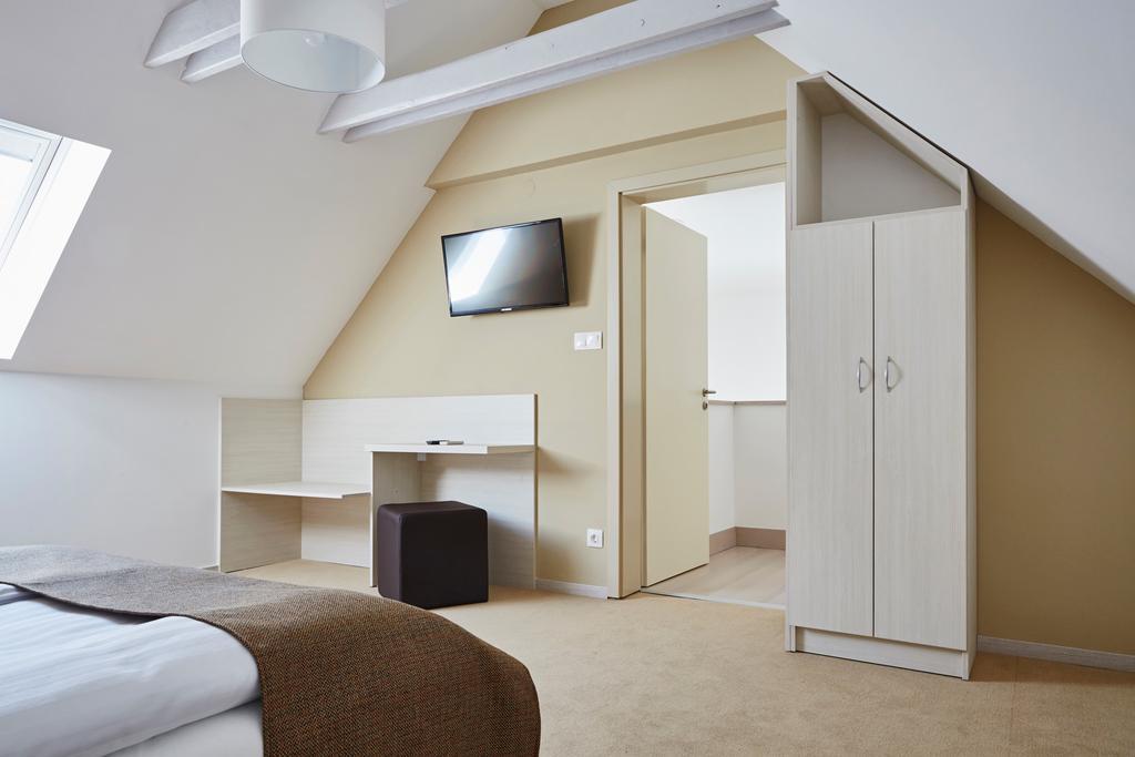 Hotel Astoria Balatonfured Bagian luar foto
