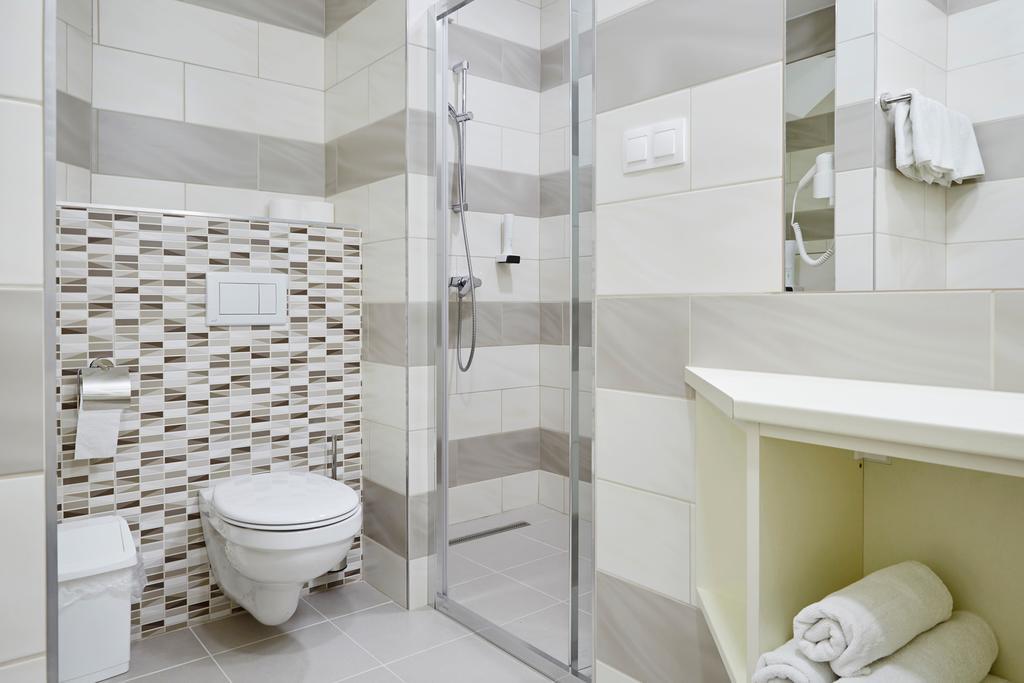 Hotel Astoria Balatonfured Bagian luar foto