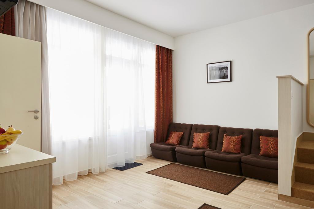 Hotel Astoria Balatonfured Bagian luar foto