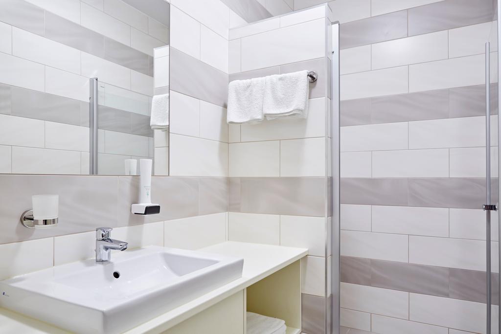 Hotel Astoria Balatonfured Bagian luar foto