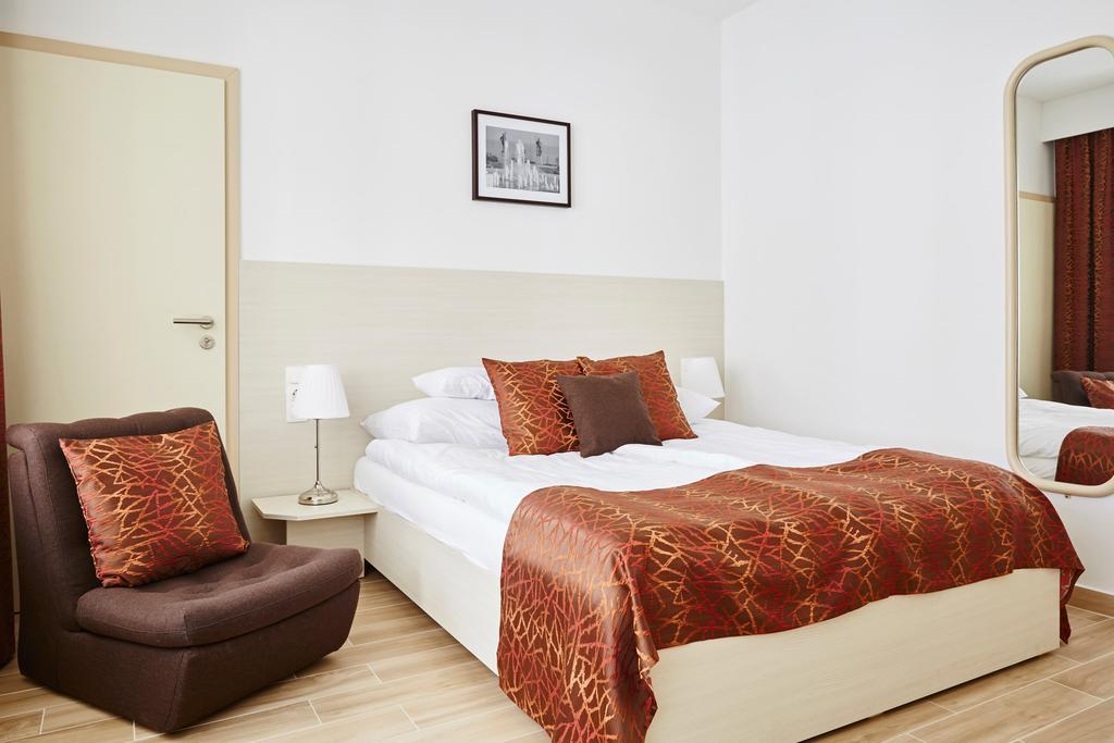 Hotel Astoria Balatonfured Bagian luar foto