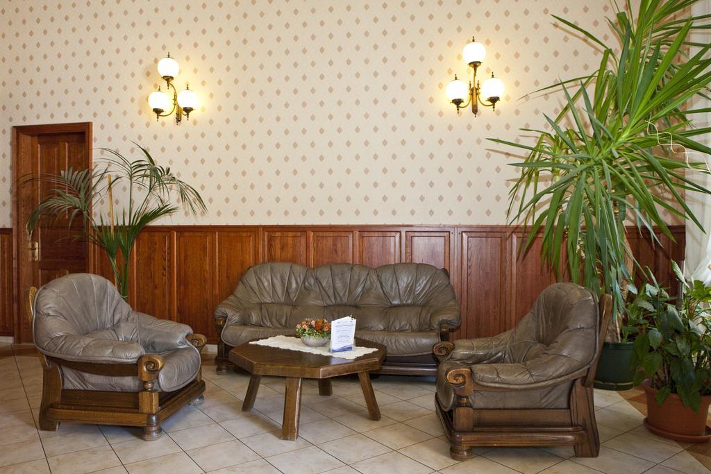 Hotel Astoria Balatonfured Bagian luar foto