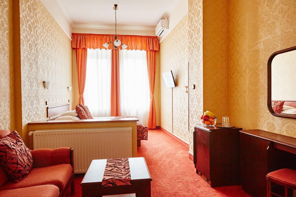 Hotel Astoria Balatonfured Bagian luar foto