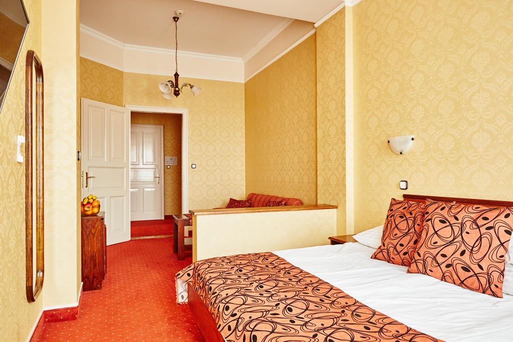 Hotel Astoria Balatonfured Bagian luar foto