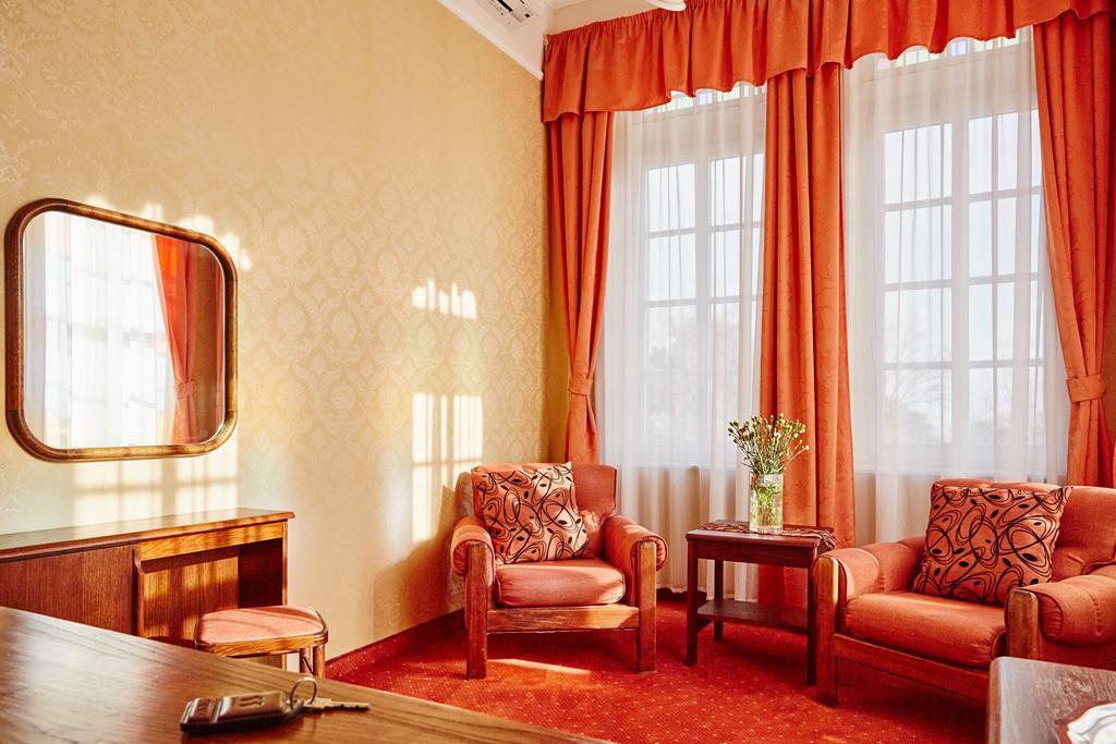 Hotel Astoria Balatonfured Bagian luar foto