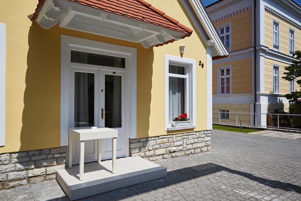 Hotel Astoria Balatonfured Bagian luar foto