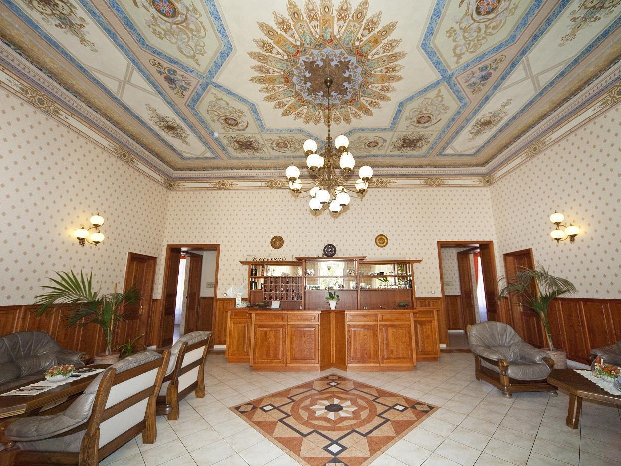 Hotel Astoria Balatonfured Bagian luar foto