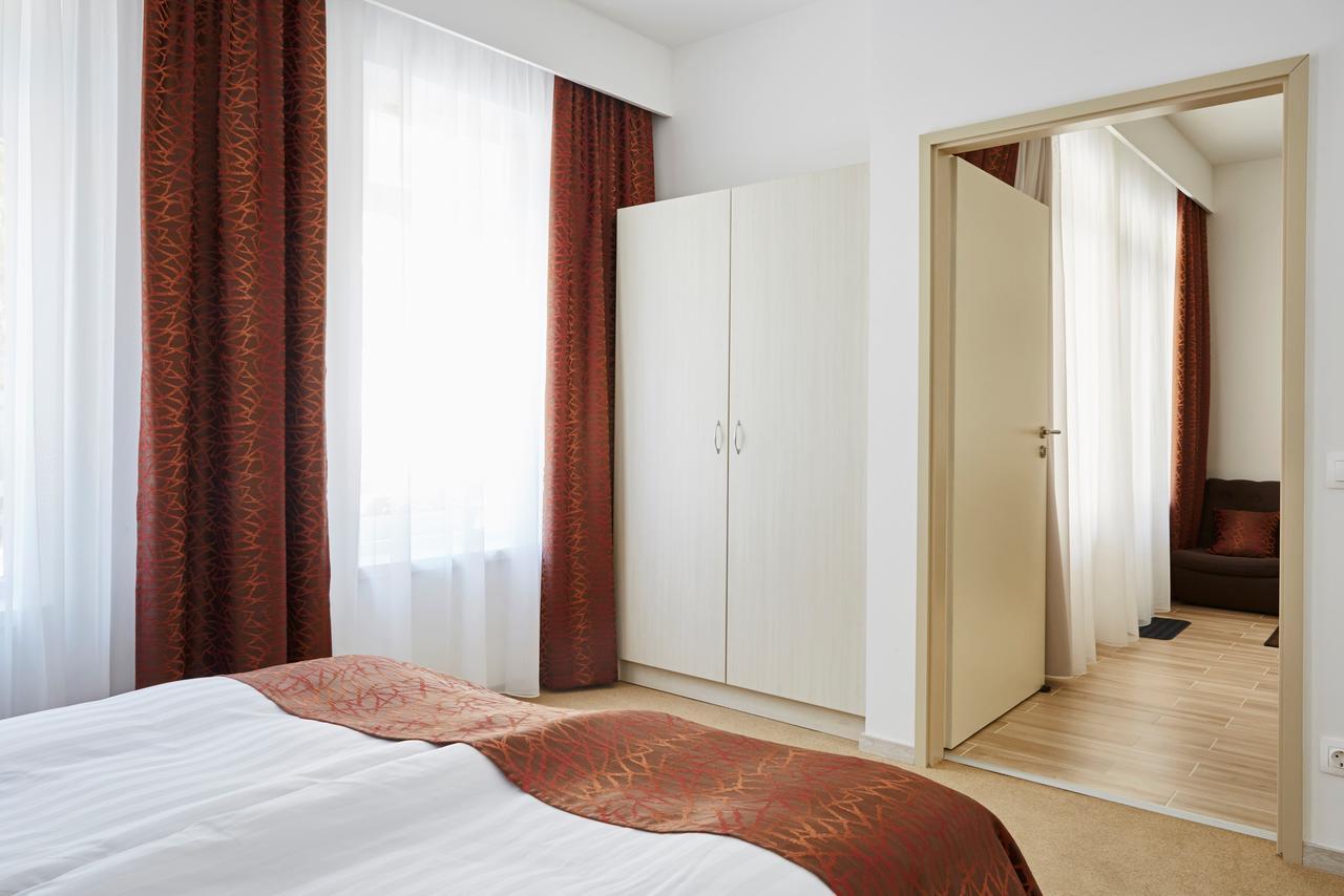 Hotel Astoria Balatonfured Bagian luar foto