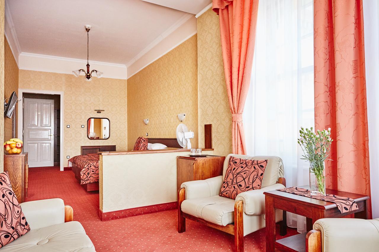 Hotel Astoria Balatonfured Bagian luar foto